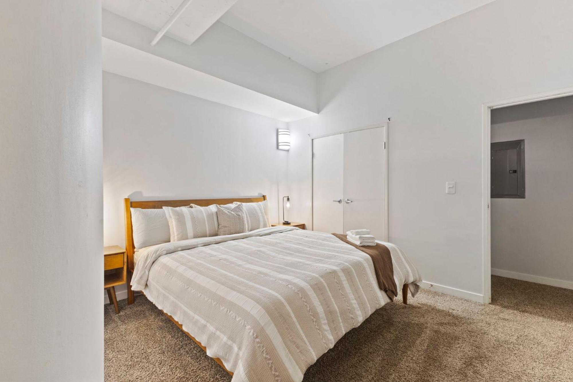 Indy Loft - Monument Circle - Sleeps 7 - Convention Walkable Indianápolis Exterior foto